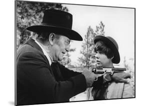 Cent Dollars pour un Sherif TRUE GRIT by Henry Athaway with John Wayne and Kim Darby, 1969 (b/w pho-null-Mounted Photo