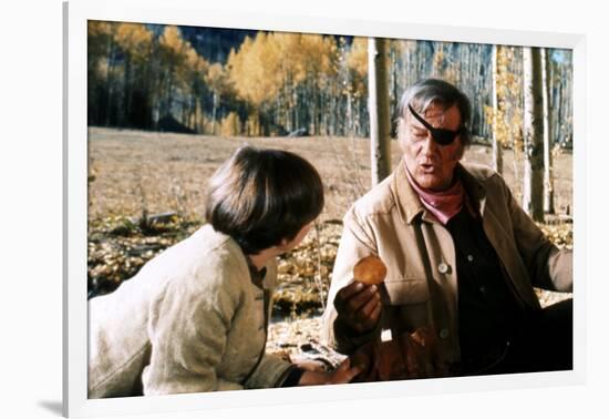 Cent Dollars pour un Sherif TRUE GRIT by Henry Athaway with John Wayne and Kim Darby, 1969 (photo)-null-Framed Photo