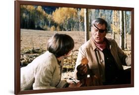 Cent Dollars pour un Sherif TRUE GRIT by Henry Athaway with John Wayne and Kim Darby, 1969 (photo)-null-Framed Photo