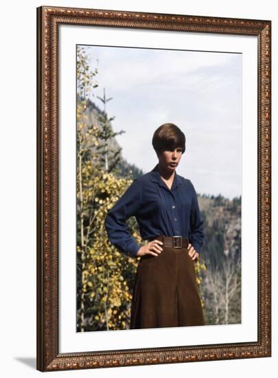 Cent Dollars pour un Sherif TRUE GRIT by Henry Athaway with Kim Darby, 1969 (photo)-null-Framed Photo