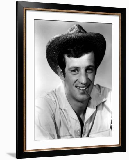 CENT MILLE DOLLARS AU SOLEIL, 1964 by HENRI VERNEUIL Jean-Paul Belmondo (b/w photo)-null-Framed Photo