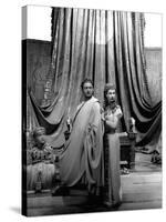 Cesar and Cleopatre CAESAR AND CLEOPATRA by GabrielPascal with Anthony Harvey, Claude Rains, Vivien-null-Stretched Canvas