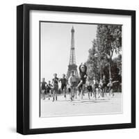 Champs de Mars Gardens-Robert Doisneau-Framed Art Print