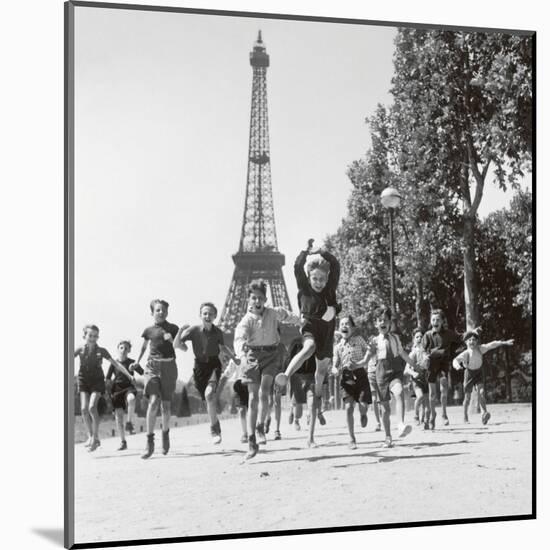 Champs de Mars Gardens-Robert Doisneau-Mounted Art Print