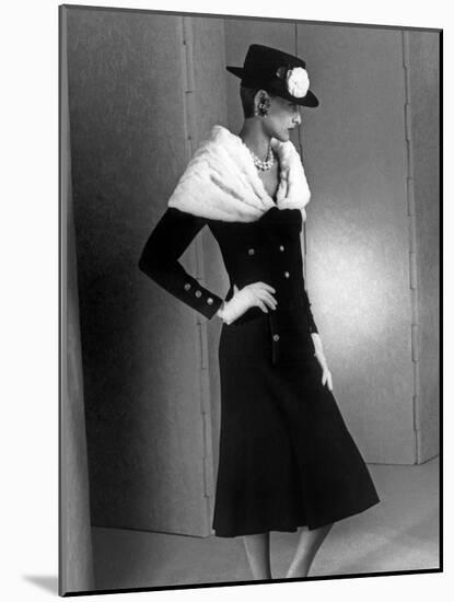 Chanel Fashion : Autumn-Winter 1983 : Model Ines De La Fressange-null-Mounted Photo