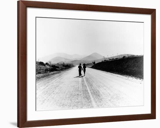 Charlie Chaplin, Paulette Goddard. "The Masses" 1936, "Modern Times" Directed by Charles Chaplin-null-Framed Photographic Print