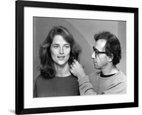 Charlotte Rampling and Woody Allen STARDUST MEMORIES, 1980 directed by Woody Allen (b/w photo)-null-Framed Photo