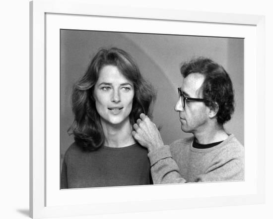 Charlotte Rampling and Woody Allen STARDUST MEMORIES, 1980 directed by Woody Allen (b/w photo)-null-Framed Photo