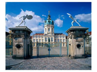 https://imgc.allpostersimages.com/img/posters/charlottenburg-palace-berlin_u-L-F74TBF0.jpg?artPerspective=n