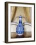 Château de Champs-sur-Marne, chambre de Monsieur et Madame : vase décoratif chinois-Colombe Clier-Framed Photographic Print