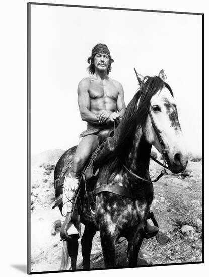 Chato's Land, Charles Bronson, 1972-null-Mounted Photo