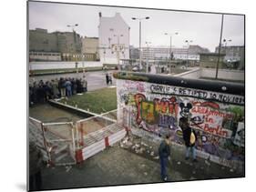 Checkpoint Charlie, Border Control, West Berlin, Berlin, Germany-Robert Francis-Mounted Photographic Print