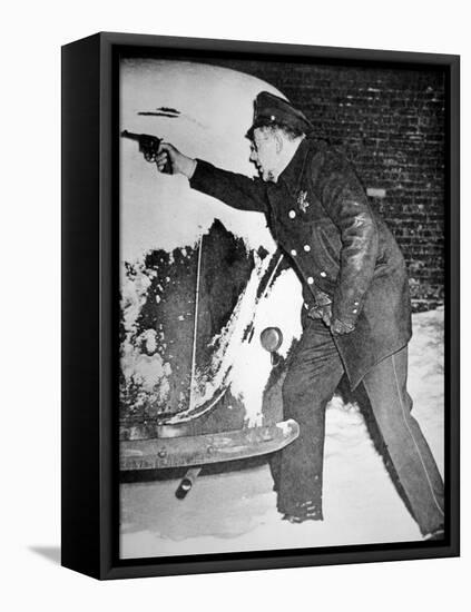 Chicago Policeman Arthur Olson, in a Shoot Out with Bank Robbers, 1st February 1947 (B/W Photo)-American Photographer-Framed Stretched Canvas