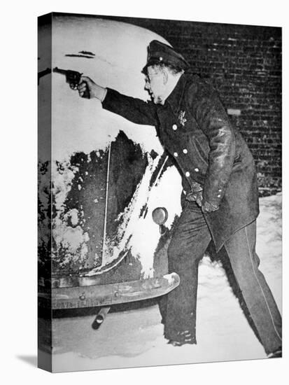 Chicago Policeman Arthur Olson, in a Shoot Out with Bank Robbers, 1st February 1947 (B/W Photo)-American Photographer-Stretched Canvas