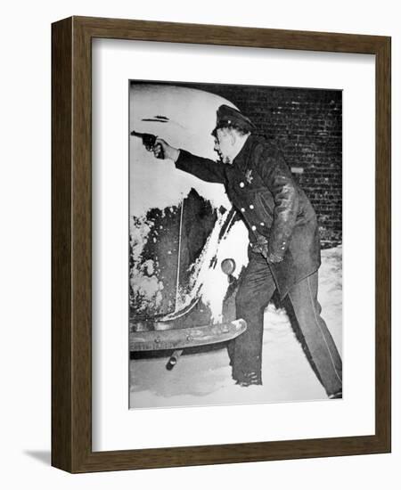 Chicago Policeman Arthur Olson, in a Shoot Out with Bank Robbers, 1st February 1947 (B/W Photo)-American Photographer-Framed Giclee Print