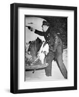 Chicago Policeman Arthur Olson, in a Shoot Out with Bank Robbers, 1st February 1947 (B/W Photo)-American Photographer-Framed Giclee Print