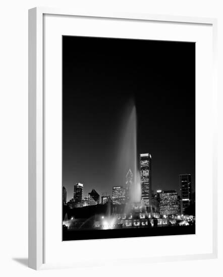 Chicagos Buckingham Fountain, Black & White, Port-Steve Gadomski-Framed Photographic Print