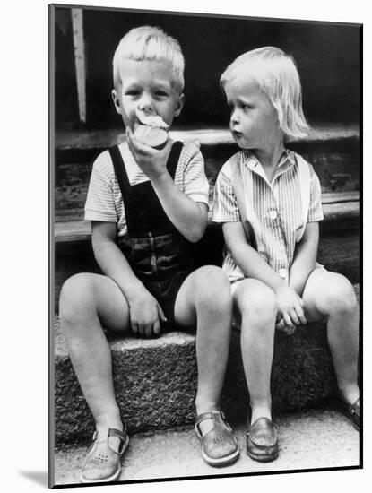Child Eat an Apple August 25, 1960-null-Mounted Photo