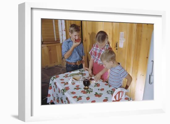 Children Eating Jelly Sandwiches-William P^ Gottlieb-Framed Photographic Print