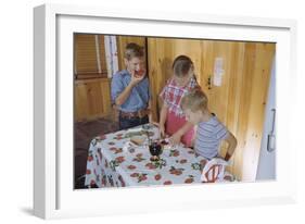 Children Eating Jelly Sandwiches-William P^ Gottlieb-Framed Photographic Print