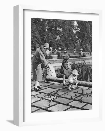 Children Feeding the Sparrows in Hyde Park, London, 1926-1927-null-Framed Giclee Print