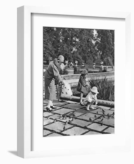 Children Feeding the Sparrows in Hyde Park, London, 1926-1927-null-Framed Giclee Print