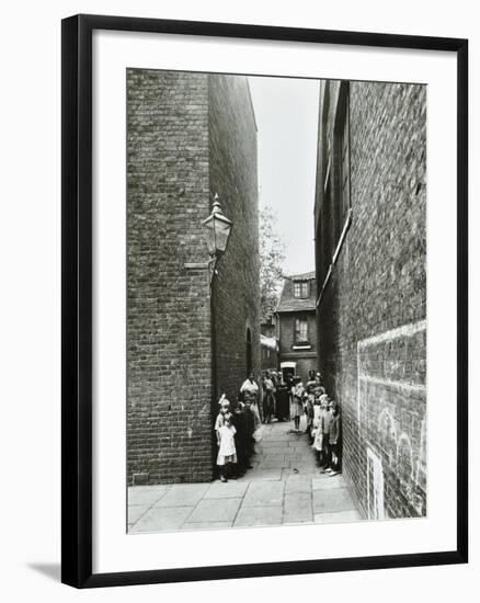 Children in an Alleyway, Upper Ground Place, Southwark, London, 1923-null-Framed Photographic Print