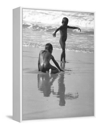 Boys beach nude 