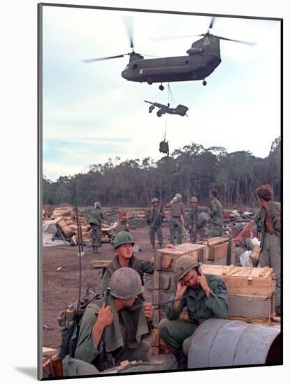 Chinook Helicopter-Associated Press-Mounted Photographic Print