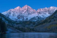Usa, Colorado, Rocky Mountains, Aspen, Maroon Bells at Dawn-Christian Heeb-Photographic Print