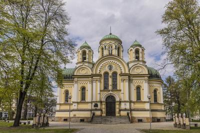 https://imgc.allpostersimages.com/img/posters/church-of-st-james-the-apostle-czestochowa-poland_u-L-Q1GYPTE0.jpg?artPerspective=n
