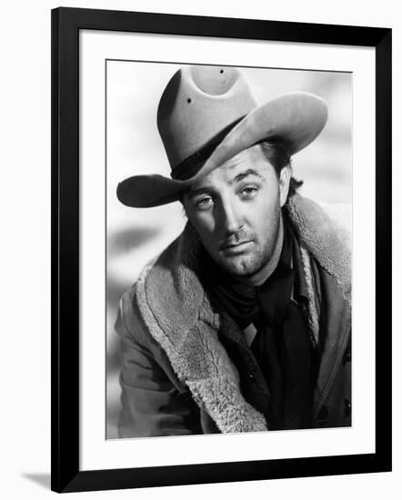 Ciel rouge BLOOD ON THE MOON by Robert Wise with Robert Mitchum, 1948 (b/w photo)-null-Framed Photo