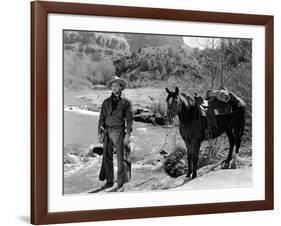 Ciel rouge BLOOD ON THE MOON by Robert Wise with Robert Mitchum, 1948 (b/w photo)-null-Framed Photo