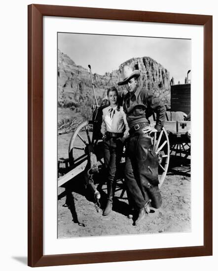 Ciel rouge BLOOD ON THE MOON by Robert Wise with Robert Mitchum and Barbara Bel Geddes, 1948 (b/w p-null-Framed Photo