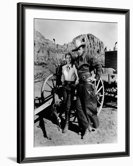 Ciel rouge BLOOD ON THE MOON by Robert Wise with Robert Mitchum and Barbara Bel Geddes, 1948 (b/w p-null-Framed Photo