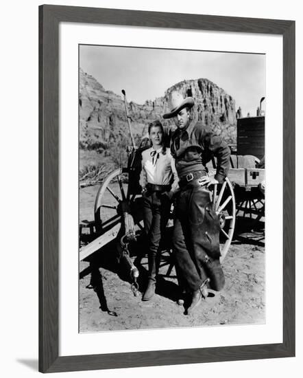 Ciel rouge BLOOD ON THE MOON by Robert Wise with Robert Mitchum and Barbara Bel Geddes, 1948 (b/w p-null-Framed Photo