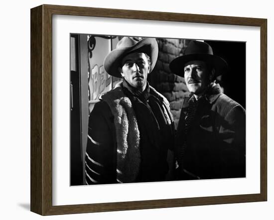 Ciel rouge BLOOD ON THE MOON by Robert Wise with Robert Mitchum and Robert Preston, 1948 (b/w photo-null-Framed Photo