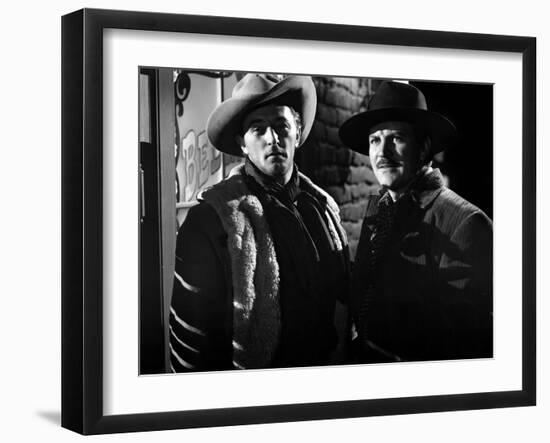 Ciel rouge BLOOD ON THE MOON by Robert Wise with Robert Mitchum and Robert Preston, 1948 (b/w photo-null-Framed Photo