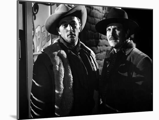 Ciel rouge BLOOD ON THE MOON by Robert Wise with Robert Mitchum and Robert Preston, 1948 (b/w photo-null-Mounted Photo