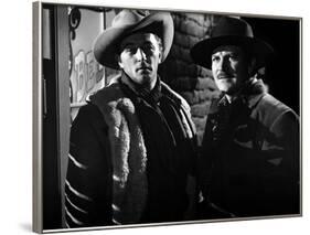 Ciel rouge BLOOD ON THE MOON by Robert Wise with Robert Mitchum and Robert Preston, 1948 (b/w photo-null-Framed Photo