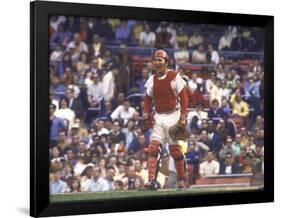 Cincinnati Redlegs' Catcher Johnny Bench in Action Alone-John Dominis-Framed Premium Photographic Print