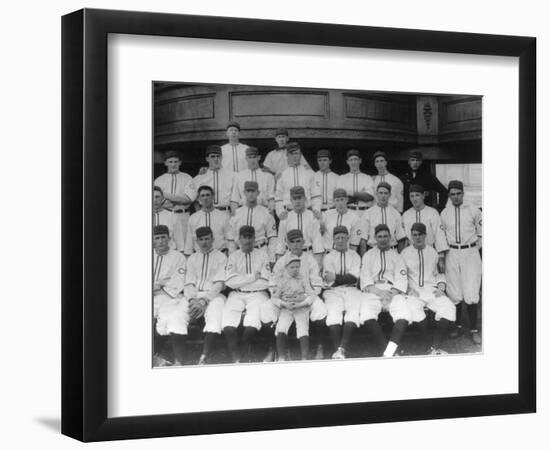 Cincinnati Reds Team, Baseball Photo - Cincinnati, OH-Lantern Press-Framed Art Print