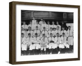 Cincinnati Reds Team, Baseball Photo - Cincinnati, OH-Lantern Press-Framed Art Print