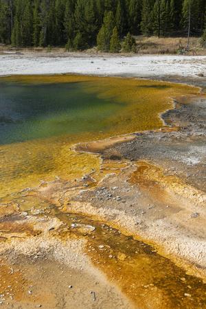 USA, Wyoming, Yellowstone National Park, Black Sand Basin, Emerald Pool.
