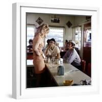 Cinq pieces faciles FIVE EASY PIECES by Bob Rafelson with Jack Nicholson and Karen Black, 1970 (pho-null-Framed Photo