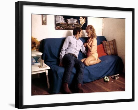 Cinq pieces faciles FIVE EASY PIECES by Bob Rafelson with Jack Nicholson and Karen Black, 1970 (pho-null-Framed Photo