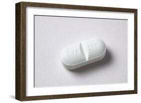 Ciprofloxacin Antibiotic Pill-Colin Cuthbert-Framed Photographic Print