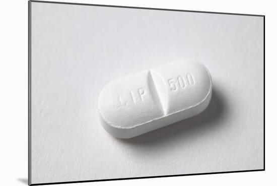 Ciprofloxacin Antibiotic Pill-Colin Cuthbert-Mounted Photographic Print