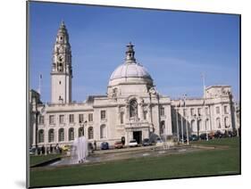 City Hall, Cardiff, Wales, United Kingdom-David Hunter-Mounted Photographic Print