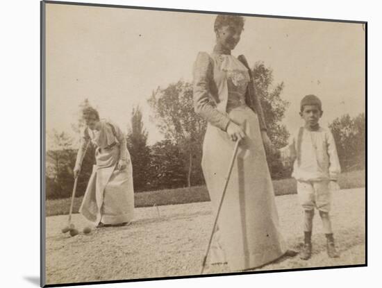 Claire Salles, Robert Salles et une femme posant un croquet-Alexandre-Gustave Eiffel-Mounted Giclee Print